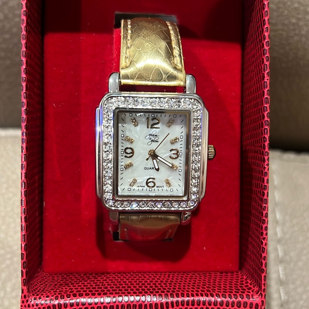 Vintage Ladies Glam & Glow Gold Snakeskin Watch